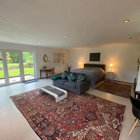 Ruheoase Im Kirschblütental *